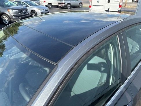 Used 2025 Volkswagen Jetta SE FWD image 28