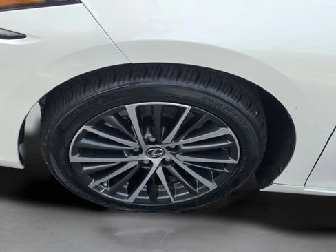 Certified 2022 Lexus ES 350 w/ Premium Package image 10