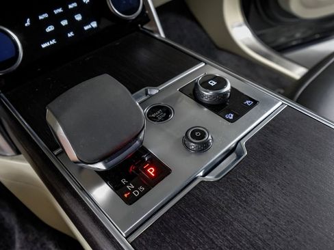 Used 2023 Land Rover Range Rover SE image 25