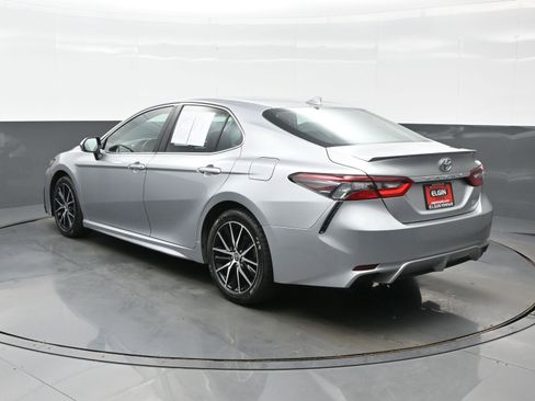 Used 2024 Toyota Camry SE FWD image 4