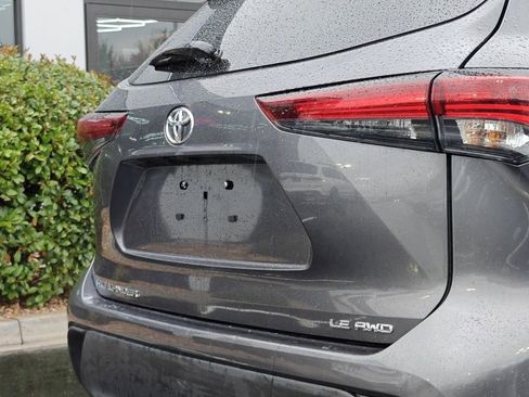 Used 2024 Toyota Highlander LE image 36