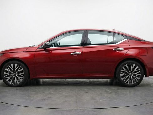 Used 2025 Nissan Altima 2.5 SV image 5
