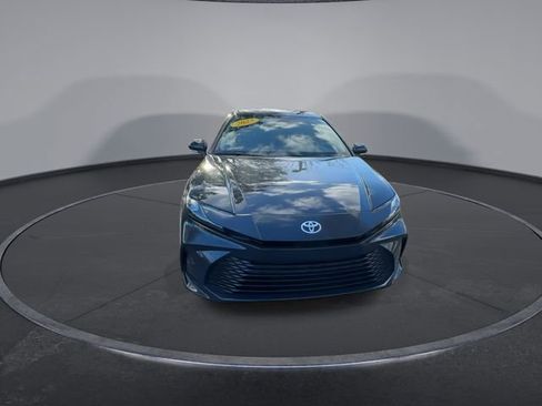 Used 2025 Toyota Camry LE image 4