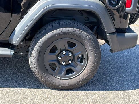 Used 2025 Jeep Wrangler Sport image 12