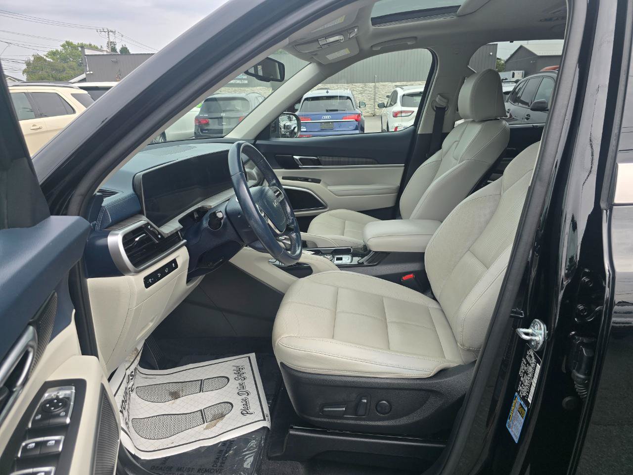 Used 2023 Kia Telluride EX w/ EX Captain's Chair Package AWD/4WD image 14
