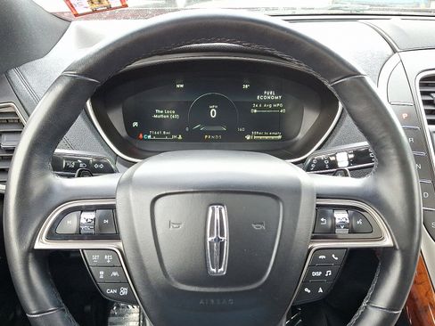 Used 2019 Lincoln Nautilus Reserve image 21
