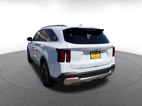 Used 2024 Kia Sorento S image 11