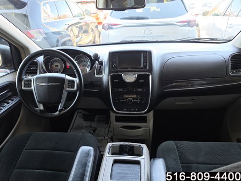 Used 2012 Chrysler Town & Country Touring image 23
