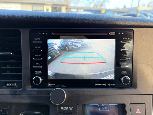 Used 2018 Toyota Sienna LE image 31