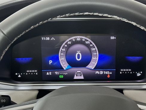 New 2025 Volkswagen Taos SE w/ Panoramic Sunroof Package image 12