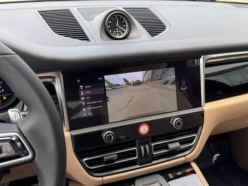 New 2025 Porsche Macan image 28