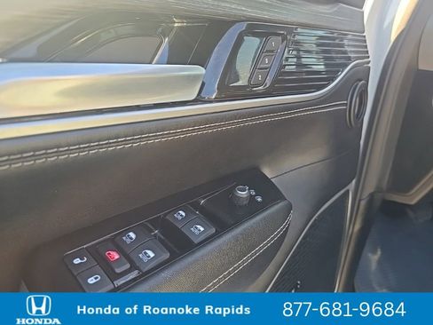 Used 2024 Jeep Wagoneer L Series II w/ Flexible Seating Group AWD/4WD image 12