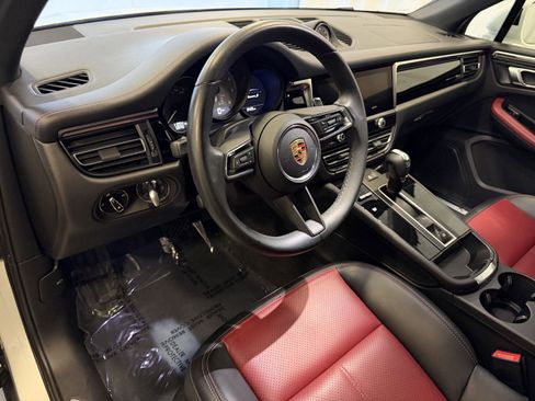 Certified 2023 Porsche Macan S image 4