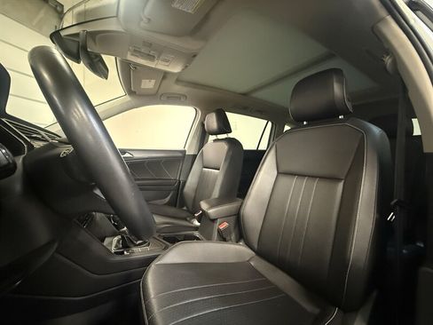 Used 2022 Volkswagen Tiguan SE w/ Panoramic Sunroof Package FWD image 14