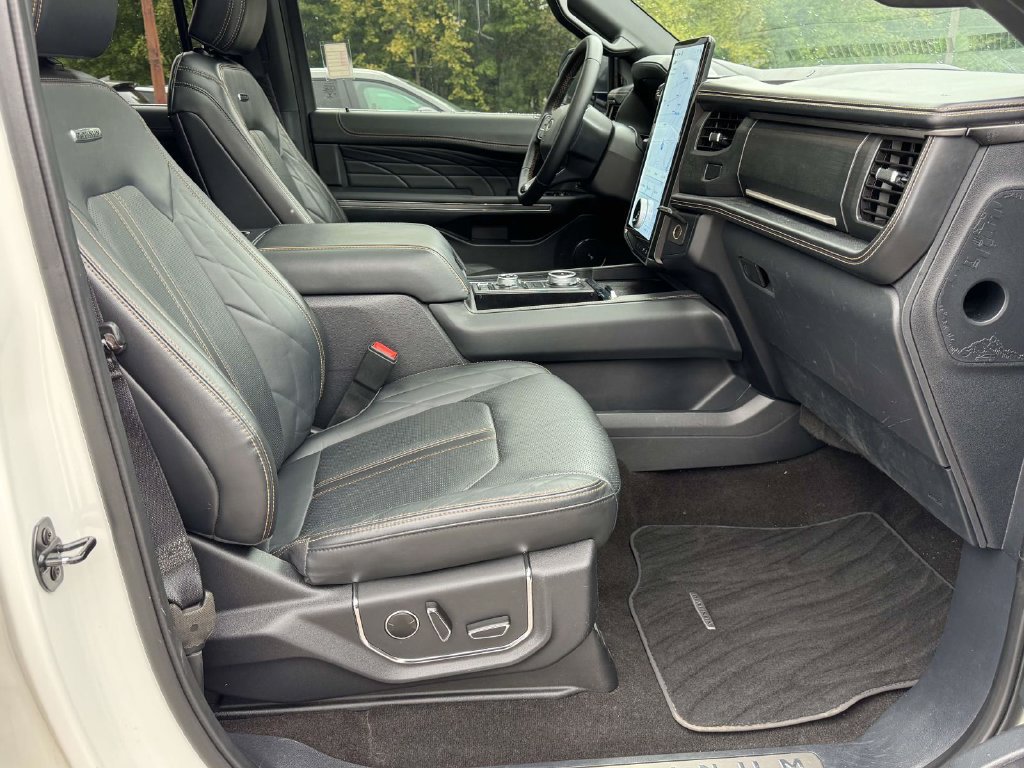 Used 2023 Ford Expedition Platinum AWD/4WD image 15