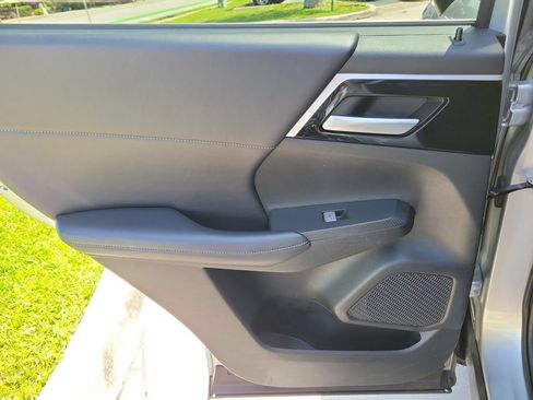 Used 2024 Mitsubishi Outlander SE FWD image 13