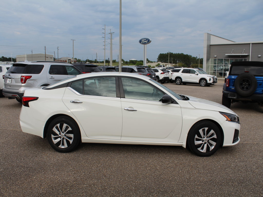 Used 2024 Nissan Altima 2.5 S FWD image 6