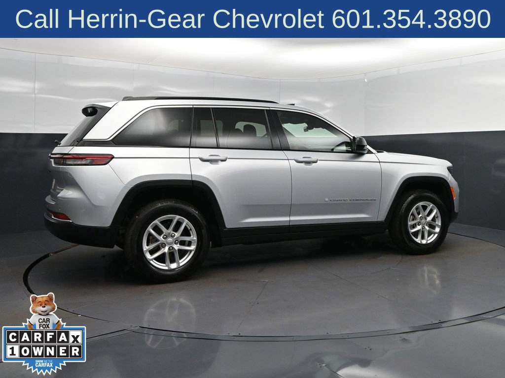 Used 2025 Jeep Grand Cherokee Laredo X w/ Luxury Tech Group I RWD image 8