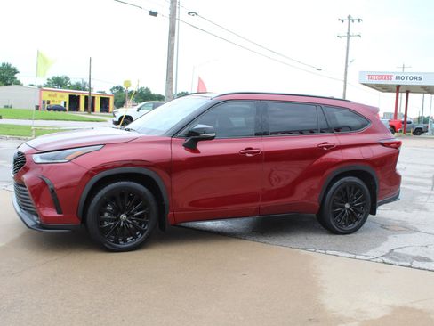 Used 2023 Toyota Highlander XSE FWD image 10
