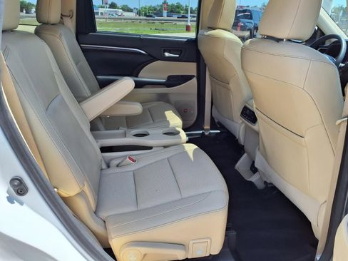 Used 2016 Toyota Highlander Limited FWD image 21