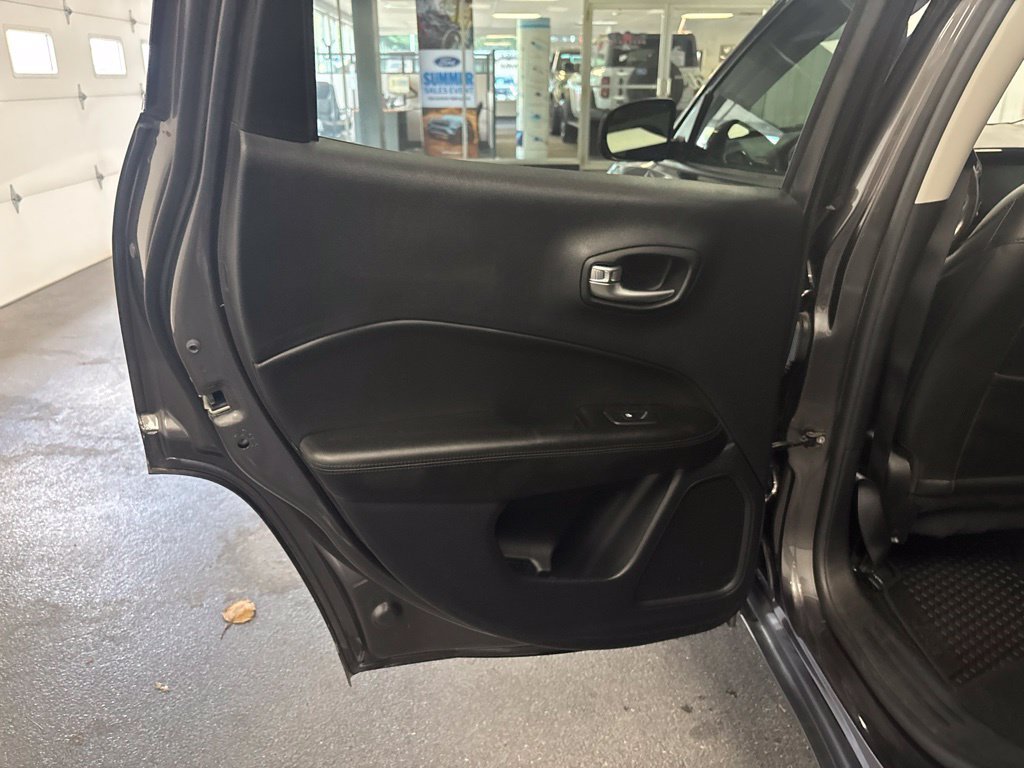 Used 2021 Jeep Compass Latitude AWD/4WD image 23