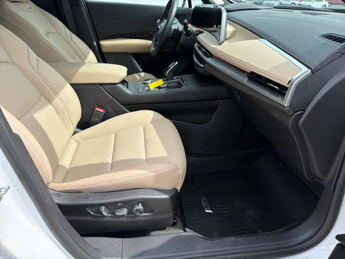 Used 2025 Cadillac XT4 Premium Luxury w/ Technology Package image 37