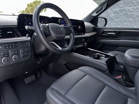 Used 2025 Chevrolet Tahoe Z71 w/ Z71 Off-Road Package AWD/4WD image 2