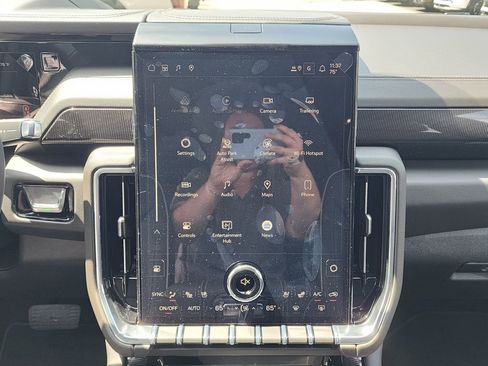 New 2026 GMC Yukon Elevation w/ Elevation Premium Package AWD/4WD image 30