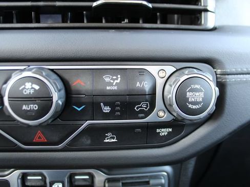 Used 2025 Jeep Wrangler Unlimited Sahara AWD/4WD image 26
