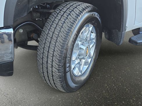 Used 2025 Chevrolet Silverado 2500 LTZ w/ LTZ Convenience Package image 33