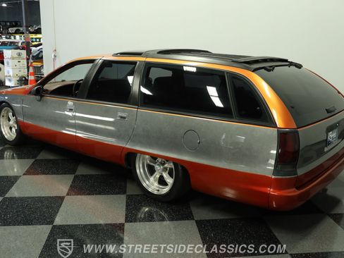Used 1992 Oldsmobile Custom Cruiser RWD image 7