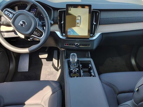 New 2026 Volvo XC90 B6 Plus w/ Protection Package Premier image 12