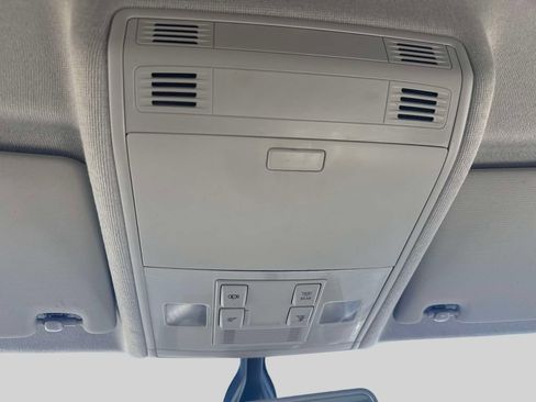 Used 2019 Volkswagen Tiguan SE AWD/4WD image 28