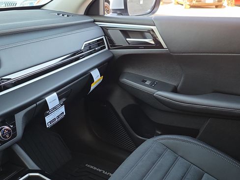 New 2026 Mitsubishi Outlander SE image 24