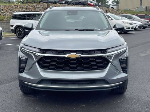 Used 2024 Chevrolet Trax LT w/ Driver Confidence Package FWD image 5
