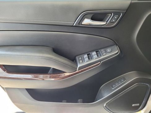 Used 2019 GMC Yukon XL SLT w/ Open Road Package AWD/4WD image 18