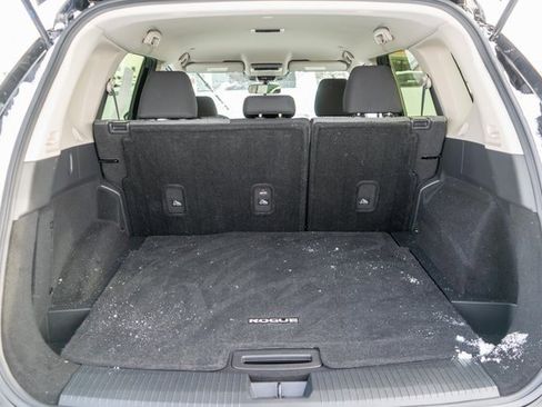 Used 2023 Nissan Rogue SV image 11