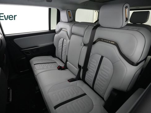 Used 2023 Rivian R1S Launch Edition AWD/4WD image 24
