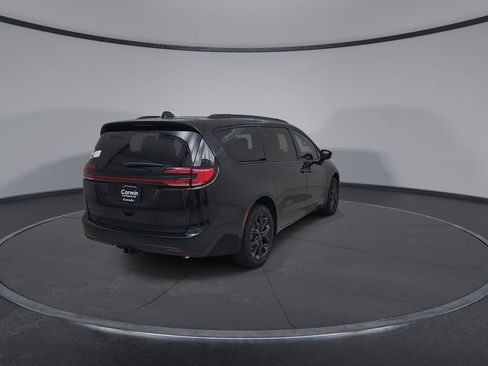 New 2027 Chrysler Pacifica Limited w/ S Appearance Package AWD/4WD image 14