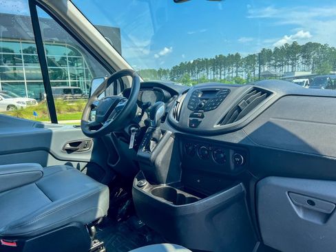 Used 2019 Ford Transit 250 130 Medium Roof image 17