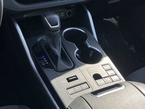 Used 2023 Toyota Highlander LE image 14