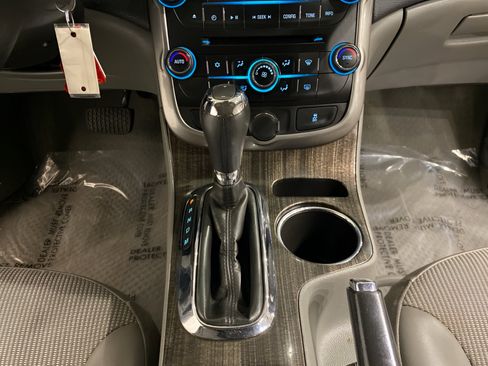 Used 2015 Chevrolet Malibu LT FWD image 18