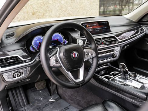 Used 2017 BMW ALPINA B7 xDrive image 3