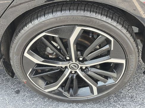 Certified 2025 Nissan Altima 2.5 SR w/ SR Premium Package FWD image 9