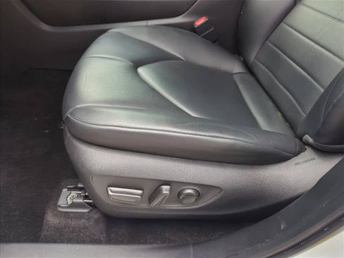 Certified 2024 Toyota Highlander XLE FWD image 13