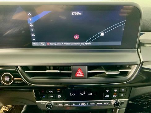 Used 2024 Kia Seltos S AWD/4WD image 2