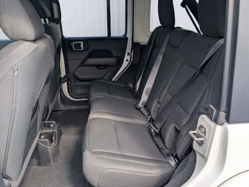 Used 2021 Jeep Wrangler Unlimited Sahara image 12