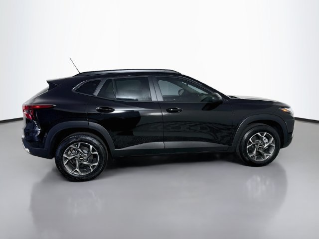 Used 2026 Chevrolet Trax LT w/ LT Convenience Package FWD image 11