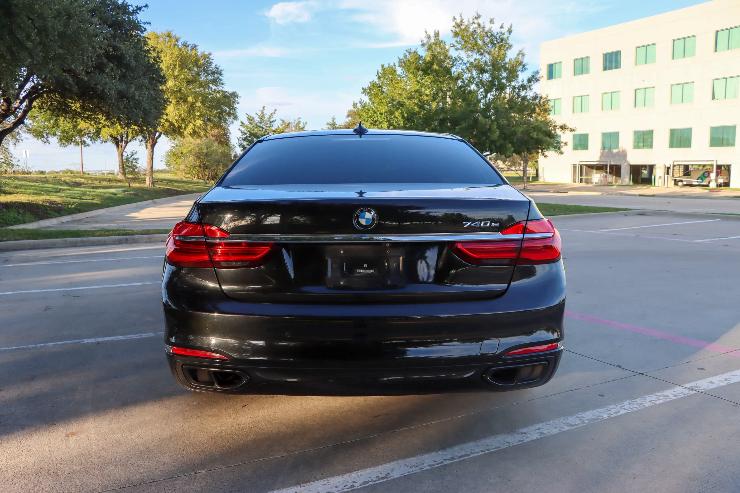 Used 2018 BMW 740e xDrive AWD/4WD image 6