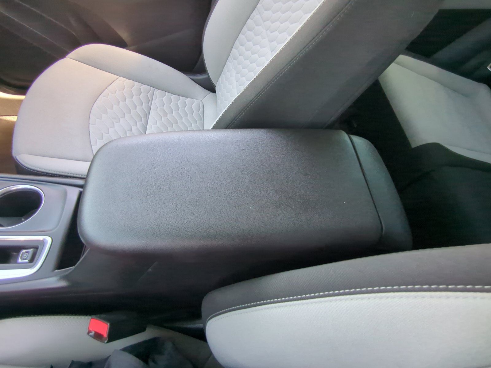 Used 2019 Chevrolet Equinox LS FWD image 15